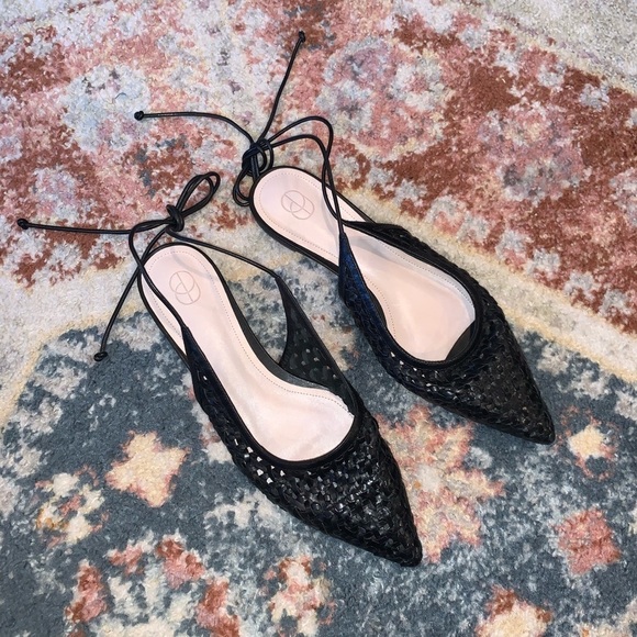 Porte & Paire Pointed Toe Woven Slip On Flats with Lace Up Ankle Straps Size 7 - Picture 1 of 9